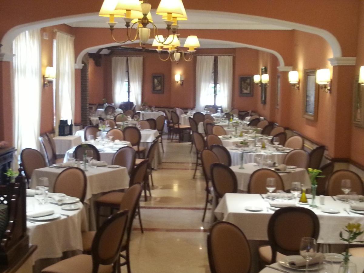 Manolo Mayo Hotel Los Palacios Y Villafranca