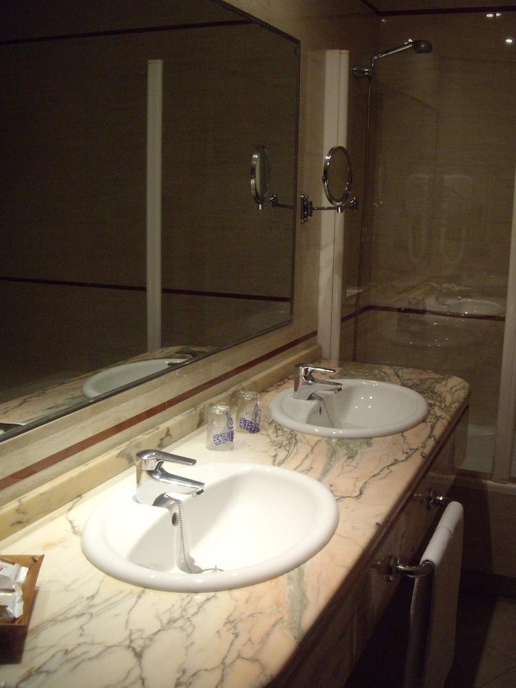 Manolo Mayo Hotel Los Palacios Y Villafranca